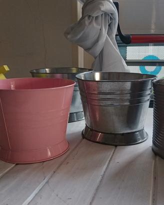 Set di Vasi, Latte e Contenitori in Metallo