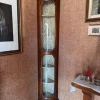 Elegante angoliera in legno