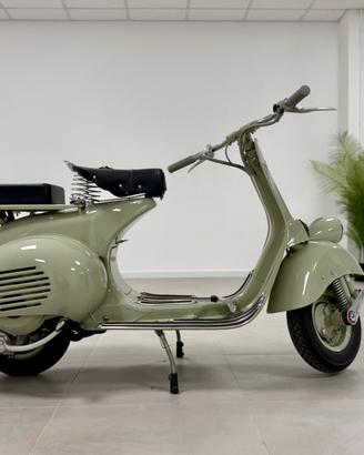 Piaggio Vespa 125 "Faro Basso" (1954)