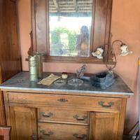 Mobili e pentole in rame