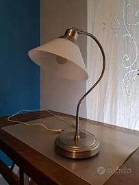 lampada da tavolo moderna