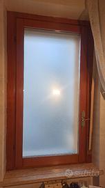 finestra i legno di qualita  per bagno