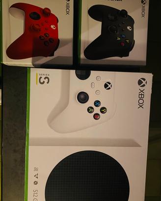 Xbox Series S + 2 Controllers