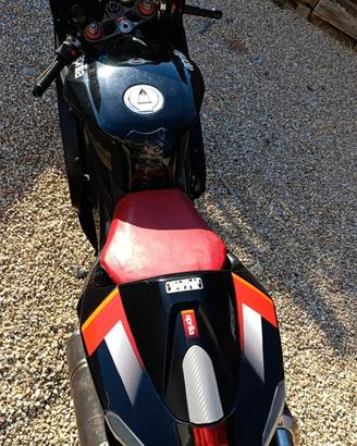 Aprilia rsv 1000 anno 2004