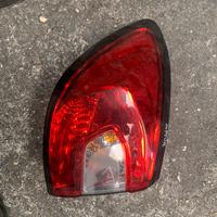 FARO POSTERIORE SINISTRO RENAULT CAPTUR ANNO:2015