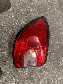 FARO POSTERIORE SINISTRO RENAULT CAPTUR ANNO:2015