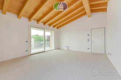 Appartamento di 100 m² con più di 5 locali e box a