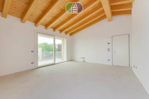 Appartamento di 100 m² con più di 5 locali e box a