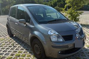 Renault Modus 2006 (Breil) - tenuta bene 