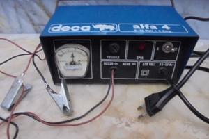 Caricabatteria vintage marca Deca Alfa 4