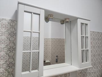 specchio per bagno .