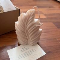 candela a forma di foglia fatta a mano color panna