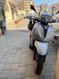 Piaggio Beverly 400 - 2025