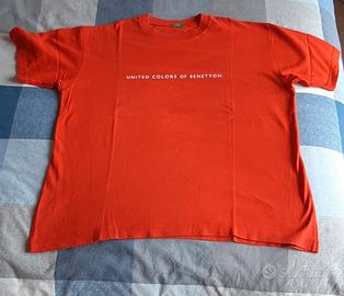 t-shirt Benetton col rosso