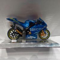 BBurago Yamaha YZR-M1 2004 Rossi 1/18
