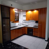 Cucina in legno e top in granito
