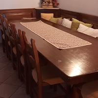 giropanca, tavolo e sedie