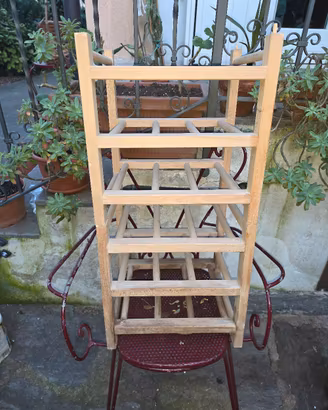 scaffale in. legno per vino