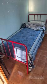 Letto comprensivo rete, materasso e sponde