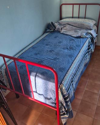 Letto comprensivo rete, materasso e sponde