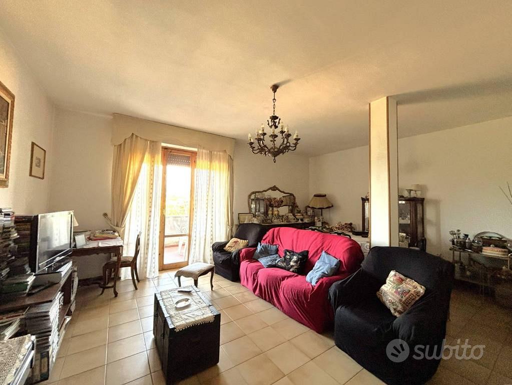 Appartamento di 175 m² con più di 5 locali e box a