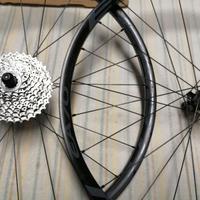 Ruote con manubrio e altri componenti