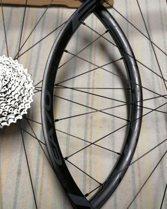 Ruote con manubrio e altri componenti