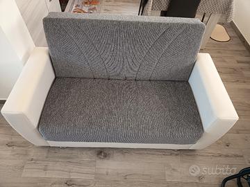 divanetto 2 posti mai usato 