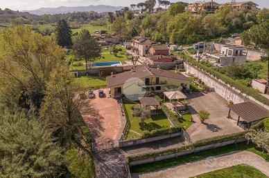 PORZIONE DI BIFAMILIARE A ROMA