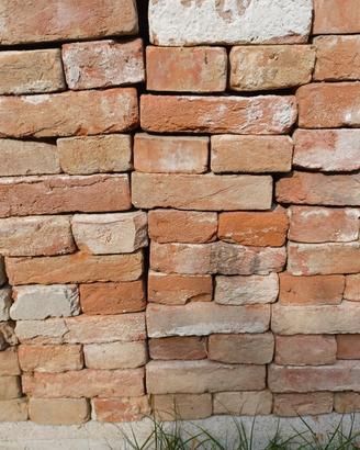    a 0,50  cadauno 300 mattoni pieni di recupero 