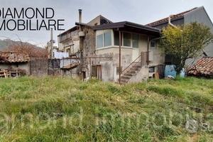 Casa singola 140 mq con terreno a linguaglossa