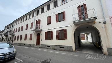 3 LOCALI A CRESCENTINO