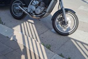 Motó aprilia 650