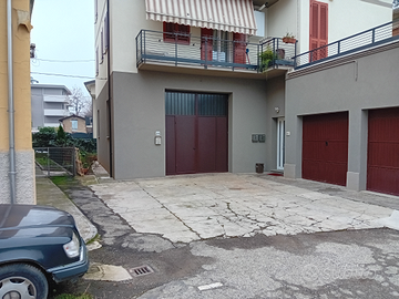 Locale magazzino garage