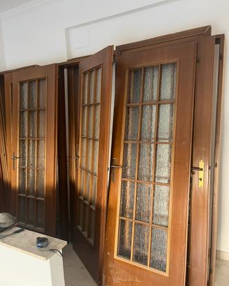 Sei porte interne in legno con vetro con telaio