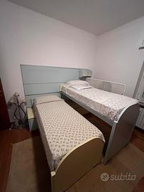 Cameretta per bambini con letto a castello