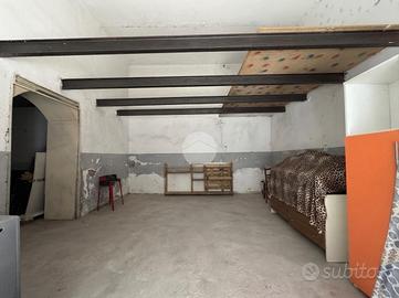 MONOLOCALE A CASAVATORE