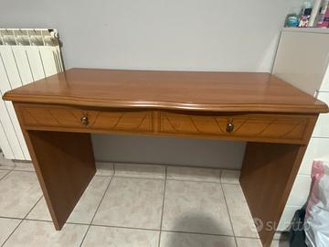 Scrivania in legno multistrato