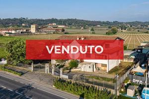 3 LOCALI A ADRO