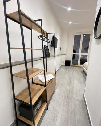 Armadio stile industriale con cassapanca e stand