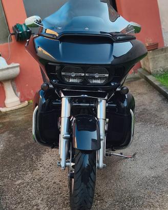 Harley Davidson Road Glide Ultra 114