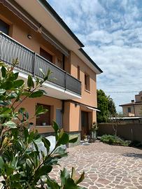 Appartamento tre locali in villa a biassono