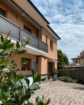 Appartamento tre locali in villa a biassono