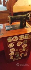 Macchina da cucire Singer con mobile originale