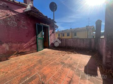 CASA SEMINDIPENDENTE A SARZANA