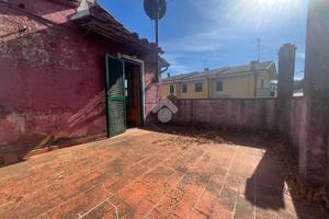 CASA SEMINDIPENDENTE A SARZANA