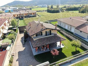 Villa di 391 m² con 5 locali e box auto doppio a E