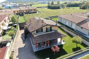 Villa di 391 m² con 5 locali e box auto doppio a E