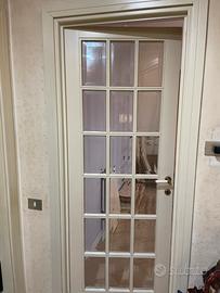 Porta a vetri all’inglese bianca in legno