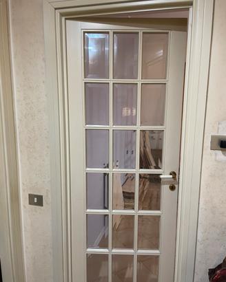 Porta a vetri all’inglese bianca in legno